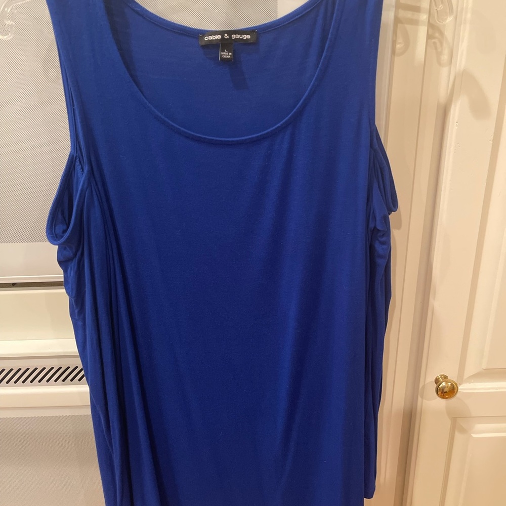Cable & Guage Long Sleeve Cold Shoulder Top - Picture 4 of 8